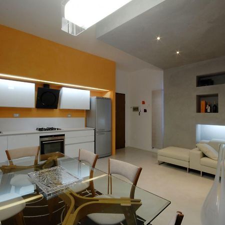 Lollo Apartment Mantova Szoba fotó